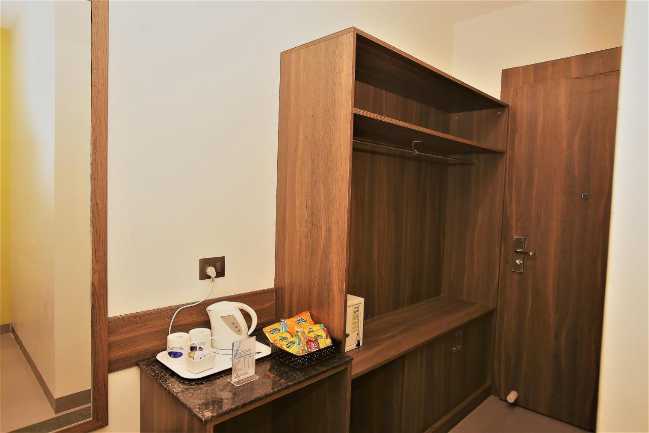Genx Surat By 1589 Hotels Palsana  Bagian luar foto