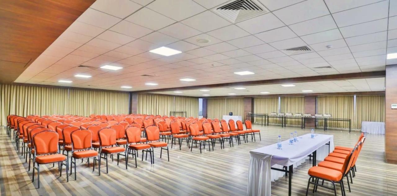 Genx Surat By 1589 Hotels Palsana  Bagian luar foto